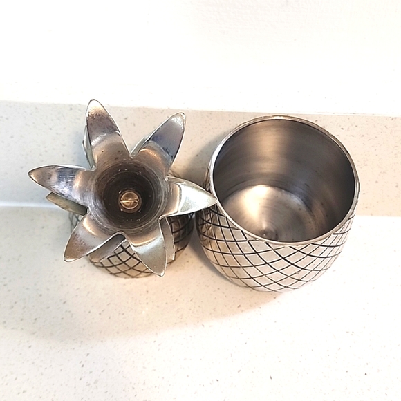 Metal Pineapple almost 9 inches tall - Picture 9 of 9
